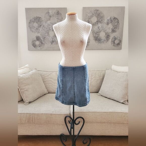💗 FREE PEOPLE 💗 Modern Femme Denim Mini Skirt - [Size 12] - Picture 2 of 10